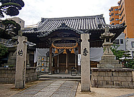 姫路十二所神社拝殿左より