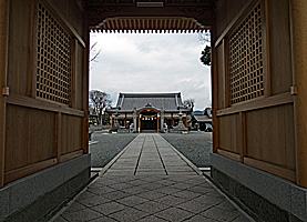 英賀神社神門より拝殿を望む