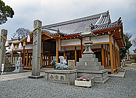 英賀神社拝殿近景左より