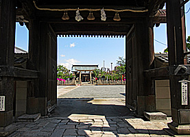 西本町貴布禰神社神門入口