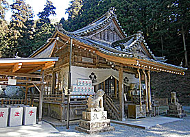 安志加茂神社拝殿近景右より