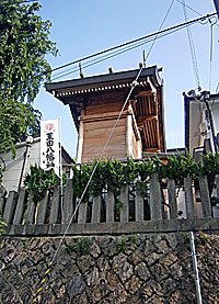 荒田八幡神社本殿右背面