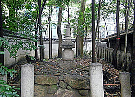 芦屋神社猿丸太夫之墓
