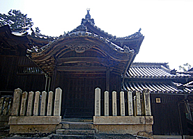 福崎熊野神社幣殿右側面