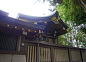 船詰神社本殿左より
