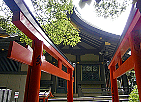 船詰神社拝殿右側面