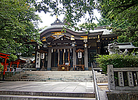 船詰神社拝殿左より