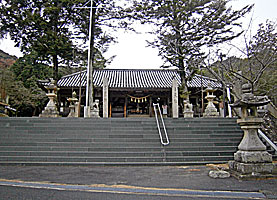 賀集八幡神社拝殿遠景