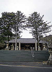 賀集八幡神社拝殿遠景