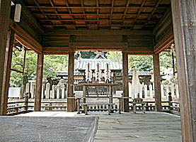 平野祇園神社拝殿より本殿を望む