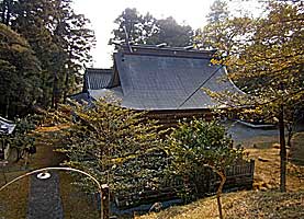 林田八幡神社本殿遠景左背面