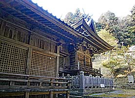 林田八幡神社本殿左より