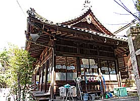 平之荘神社拝殿左側面