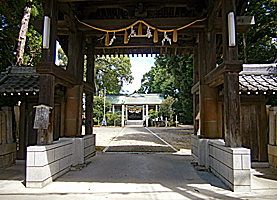 鵤荘稗田神社神門入口