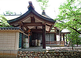 猪名野東天神社拝殿右側面