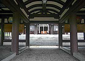 日岡神社外拝殿より内拝殿を望む