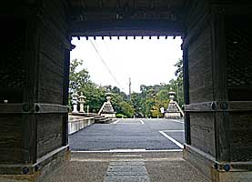 日岡神社神門入口