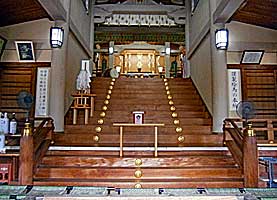 日岡神社内拝殿内部