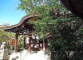 生田一宮神社拝殿近景左より