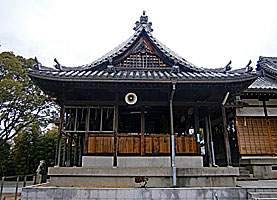 生矢神社拝殿左側面