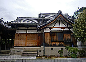 生矢神社幣殿左側面