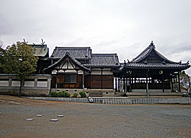 生矢神社社殿全景右側面