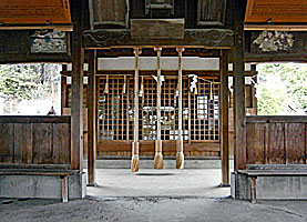 生矢神社拝殿内部