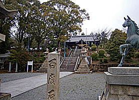 生矢神社拝殿遠景左より