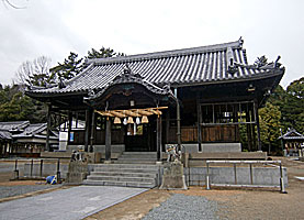 生矢神社拝殿左より
