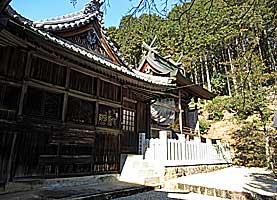 播磨石部神社本殿左より