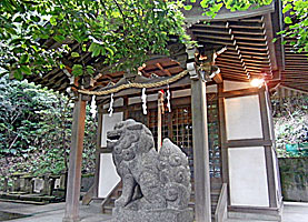 板宿八幡神社本殿左より