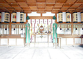 板宿八幡神社拝殿内部