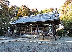 垣田神社拝殿左より