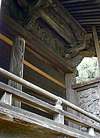 神吉八幡神社本殿左より