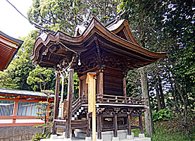 揖西神戸神社奥之院社殿近景左より