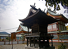 揖西神戸神社奥之院社殿左背面