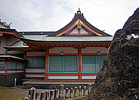 揖西神戸神社拝殿右側面