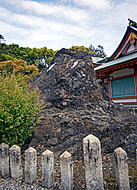 揖西神戸神社石神