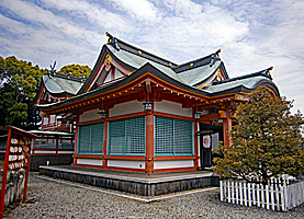 揖西神戸神社拝殿近景右より
