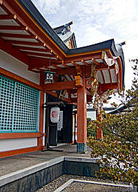 揖西神戸神社拝殿向拝右側面