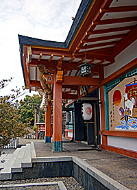 揖西神戸神社拝殿向拝左側面