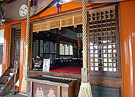 揖西神戸神社拝所左より