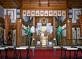 揖西神戸神社拝殿内部
