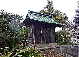 二見浦君貢神社拝殿左背面