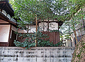 甲子園八幡神社本殿左側面