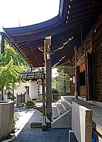 熊内八幡神社拝殿向拝左側面
