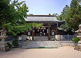 熊内八幡神社拝殿遠景