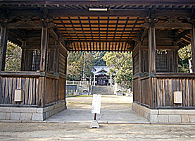 松帆神社神門より拝殿を望む
