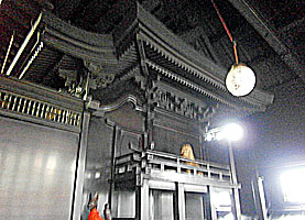 松尾稲荷神社本殿左より