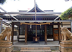 湊八幡神社拝殿近景